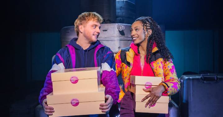 Two Strangers Carry a Cake Across New York