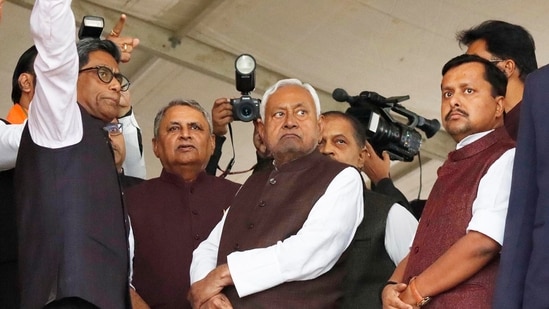 Bihar govt formation LIVE: Nitish to tender resignation; key party meets today