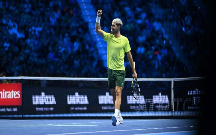 ATP Finals: Se agiganta Alcaraz para vencer a Fritz