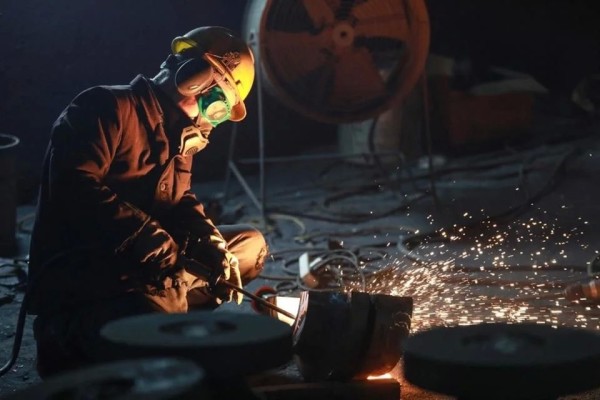 Cae producción industrial por primera vez en 5 años