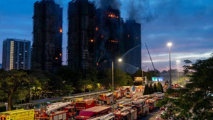 Ascienden a 75 los muertos por el incendio de un complejo de rascacielos en Hong Kong