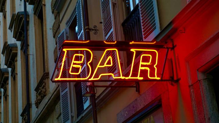 Estas son las cinco ciudades españolas con más bares por habitante: no son las que te esperas