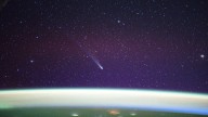 Astronautas Toman Fotos de Cometas Lemmon y Swan en la Aurora Boreal desde Estación Espacial