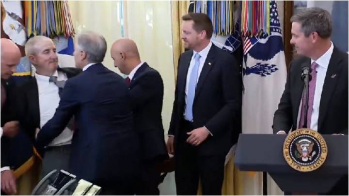 Rueda de prensa sobre sanidad termina abruptamente tras desplome de un ejecutivo farmacéutico (+Video)