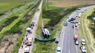 Dos muertes y un chofer que no dobló en una curva de la ruta 2