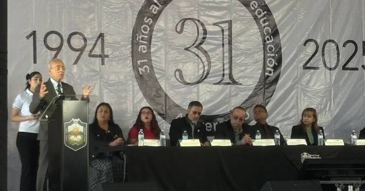 Escuela Normal Fronteriza Tijuana celebra su 31 aniversario y homenajea a su primer director