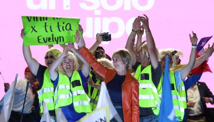 Matthei cuestionó las encuestas y arremetió contra Jara, Kast y el Gobierno en cierre de campaña de Concepción