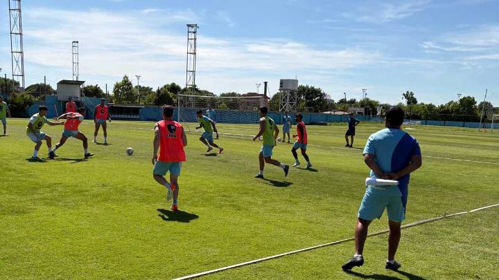 Brandán y Esparza firmaron la continuidad con Temperley