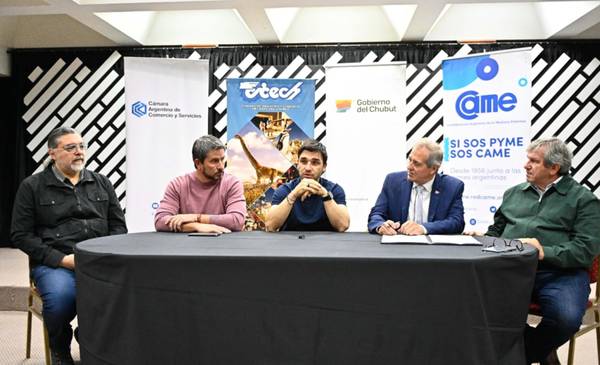 Provincia firmó convenio con la Fech para capacitar a más de 3.000 trabajadores industriales por año