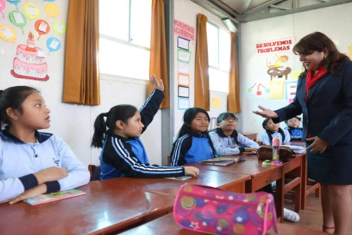 Gobierno emite Decreto Supremo que oficializa aumento salarial para docentes