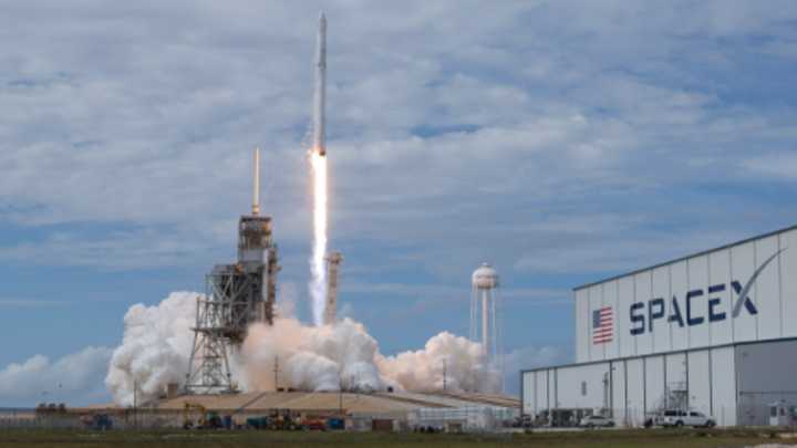 SpaceX rocket launch live: Starlink satellites headed to space