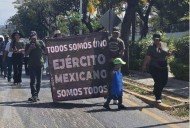 ‘Ni paracetamol hay’: militares retirados toman calles de Tuxtla por pensiones y servicios médicos