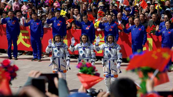 3 Chinese astronauts stranded in space. Everything to know
