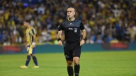 Newell's y los árbitros ante Huracán: a uno lo mira bien y al otro muy mal