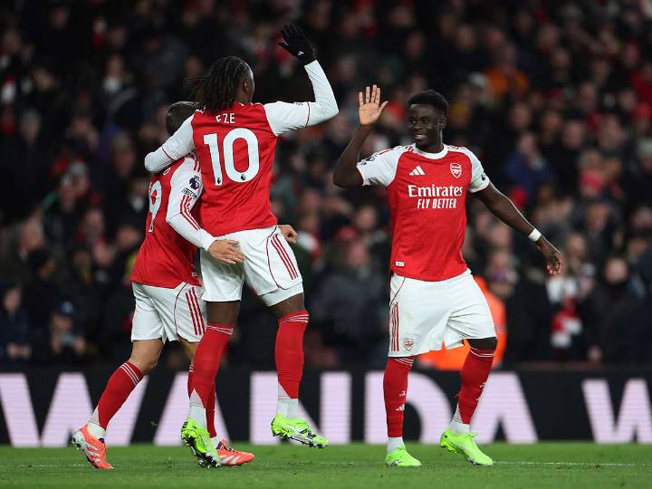 Arsenal destroza al Tottenham y es más líder que nunca