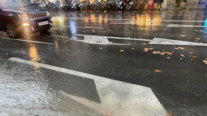 Las lluvias torrenciales en Catalunya obligan a cancelar 47 vuelos en el aeropuerto de Barcelona