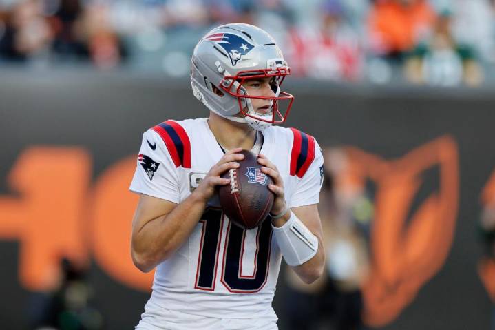 Banged up Patriots eyeing 10th straight win in Monday night matchup with Giants