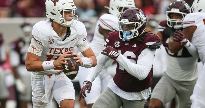 Texas QB Manning with 2 early TD throws against No. 9 Vanderbilt after clearing concussion protocol