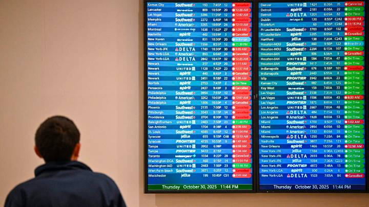 Travelers Brace For Major Delays Due To Traffic Reduction At 40 Airports