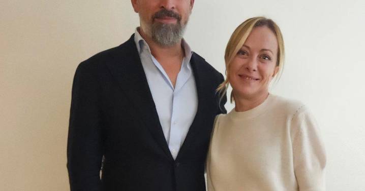 Abascal se reúne en Roma con Meloni y le traslada «la insólita y gravísima situación» que atraviesa España