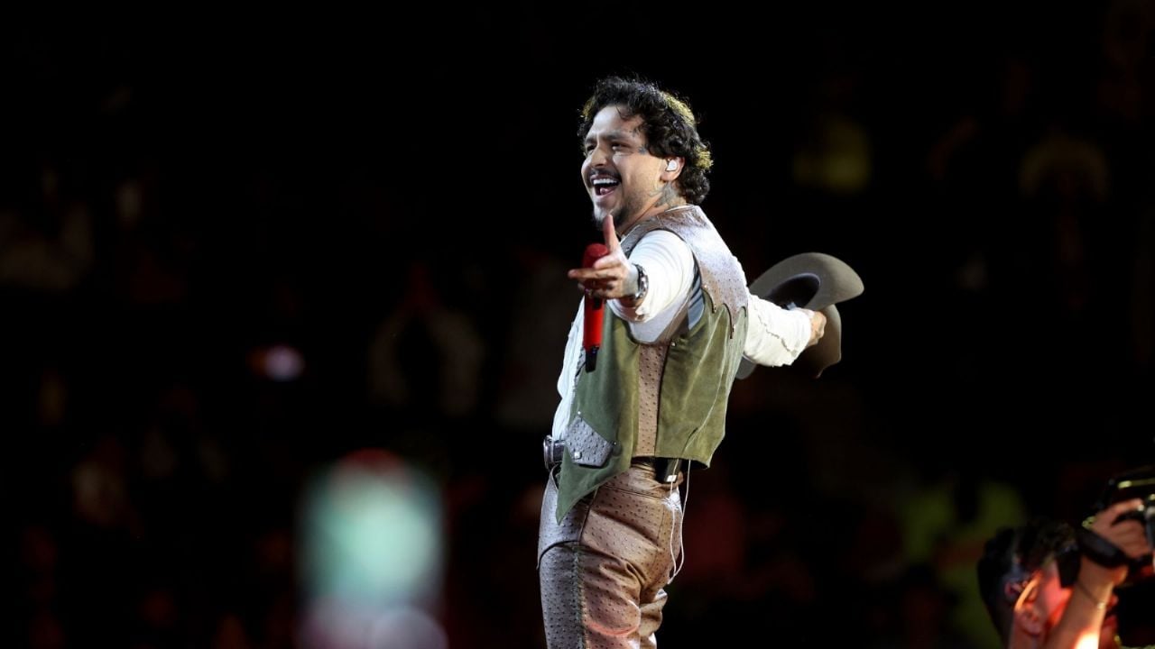 Christian Nodal libra juicio por presunta falsificación de contratos en acusación de su antigua disquera