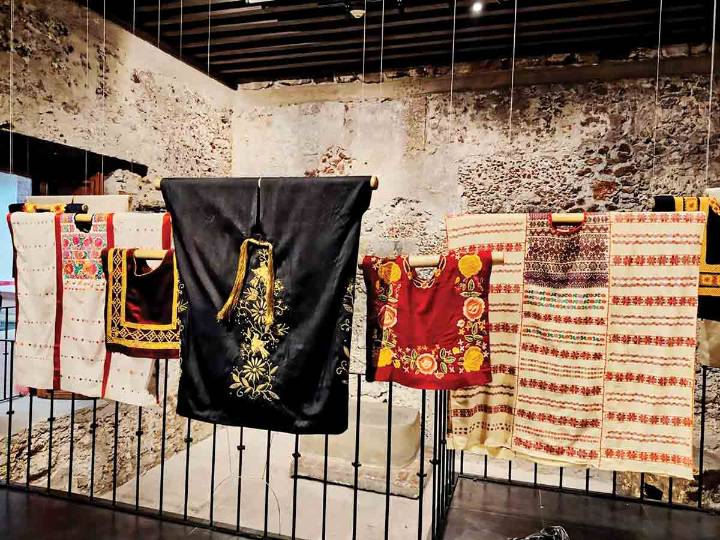 Diálogo entre movimiento y vestuario; de la tradición al escenario