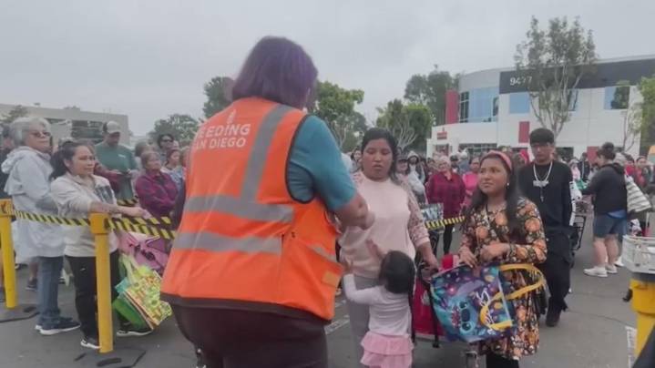 Hundreds stand in line for food at Feeding San Diego