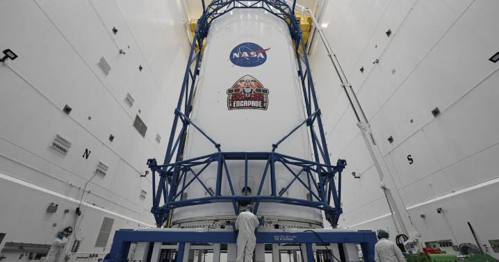 Blue Origin launches huge rocket carrying twin NASA spacecraft to Mars