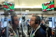 Investors watching US economic signs as market pulls back, tech teeters