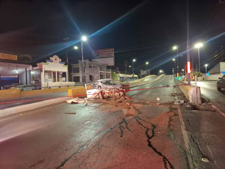 Trágico accidente en puente elevado deja un muerto