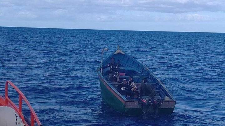 Localizan a 7 personas magrebíes en una patera cerca de Maspalomas