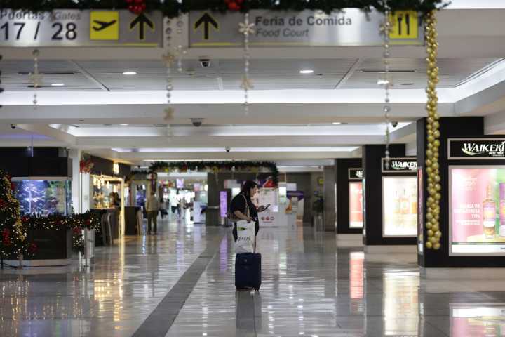 Principal aeropuerto de Venezuela sigue funcionando pese al anuncio de Trump