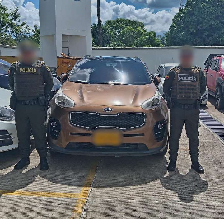 Policía inmoviliza vehículo con irregularidades en su chasis en zona rural de La Hormiga, Valle del Guamuez