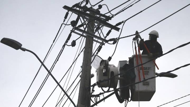 12 comunas sin luz: Enel informa cortes para este miércoles 19 de noviembre