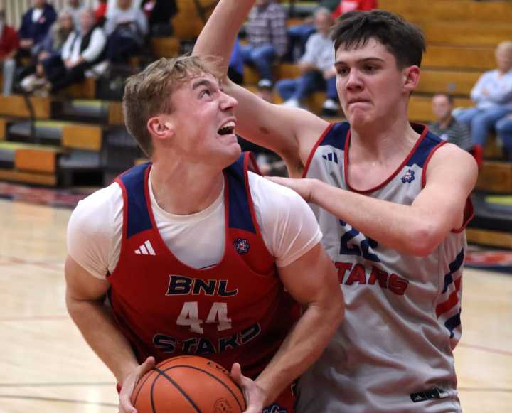 Stars start scrubbing during brief intrasquad scrimmage workout
