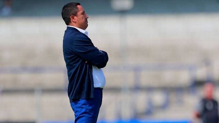 Efraín Juárez cierra participación en casa con triunfo y polémica