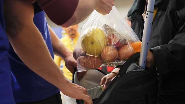 Communities across the country unite to provide free food amid SNAP benefits delays