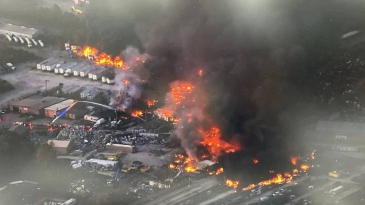 Se desploma avión de carga en Louisville, Kentucky