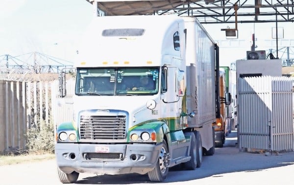 Serán aduanas clave para evitar camiones chatarra