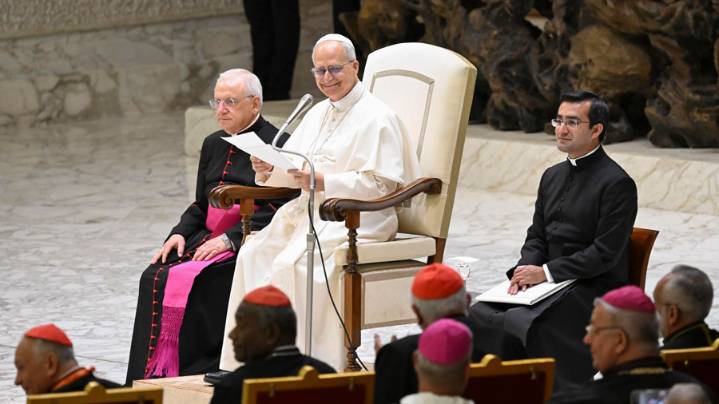 El Papa pide hacer de las escuelas y universidades "umbrales de una civilización de paz"