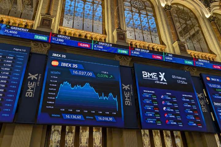 Wall Street se hunde un 2% lastrado por la tecnología, y el Ibex pone fin a su racha de máximos históricos