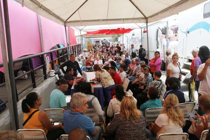 Más de 6 mil familias de Coche beneficiadas por el plan Caracas Sonríe