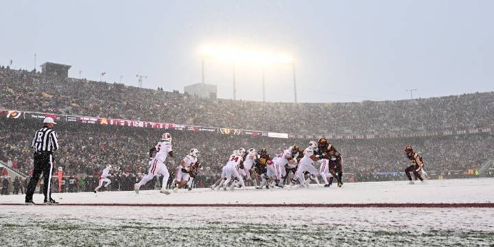 Minnesota keeps Paul Bunyan’s Axe with a 17-7 win in the snow over Wisconsin