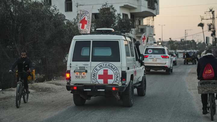 Israel asegura que los tres cadáveres entregados por Hamás no pertenecen a ninguno de los rehenes