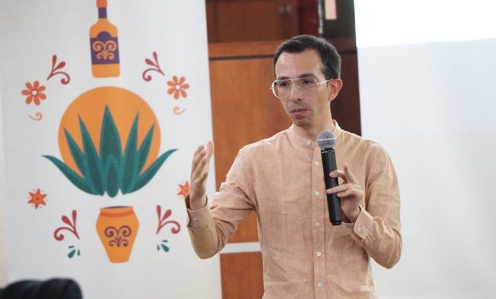 Invita Juan Camilo Hernández a informar con periodismo inmersivo