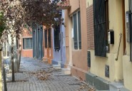 El rincón secreto de Zaragoza que parece Londres: así es la calle de las casas de colores