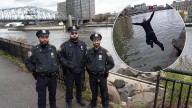 Tres policías rescatan a una adolescente que cayó a las heladas aguas del Río Harlem