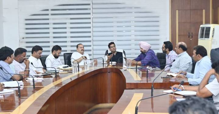 Intensify campaign, issue challans to violators: MC chief to health officials