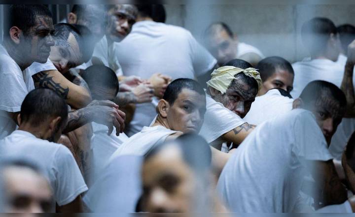 El Salvador: condenan a pandilleros de 'Barrio 18' con penas de hasta 397 años de cárcel