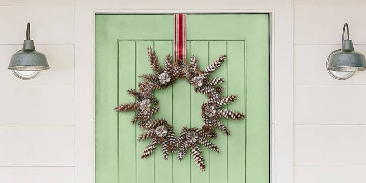 This Simple DIY Winter Wreath Looks Like a Frosty Forest Find